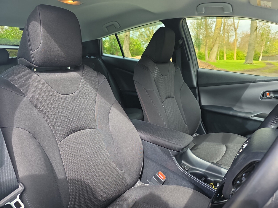 2020 Toyota Prius - image 9