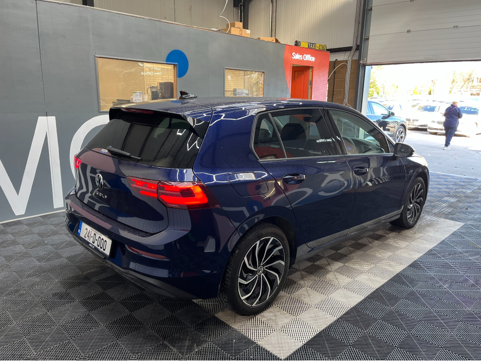 2024 Volkswagen Golf - image 2