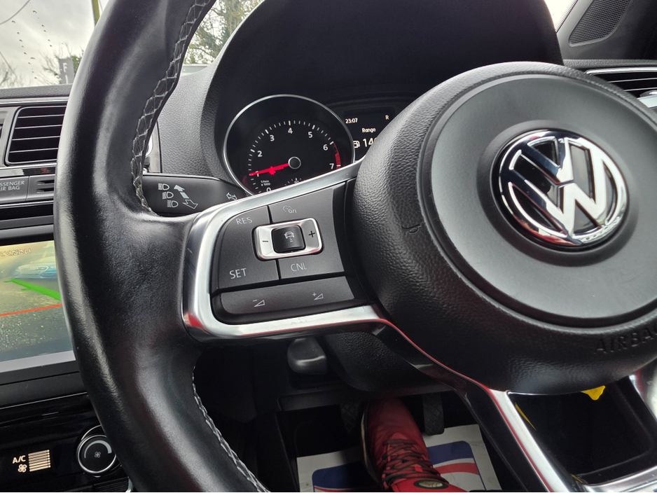 2015 Volkswagen Polo - image 17