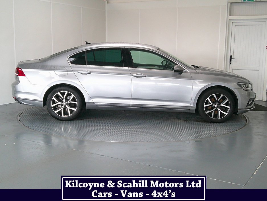 2022 Volkswagen Passat - image 8