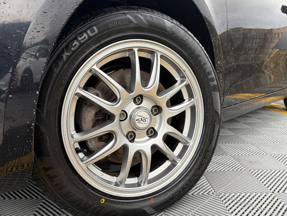 2012 Volkswagen Golf - image 2