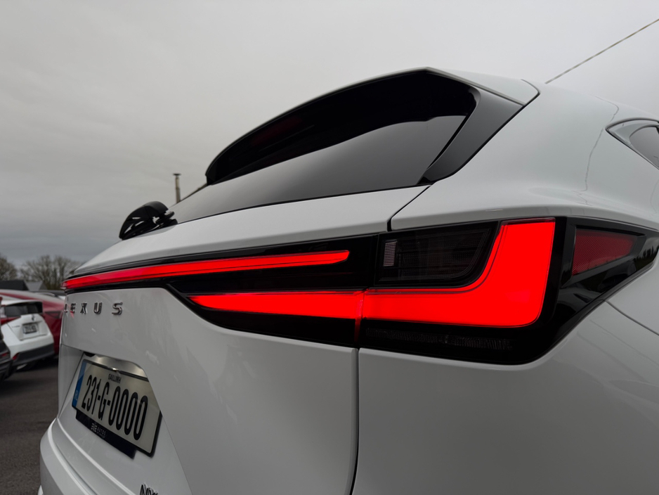 2023 Lexus NX 450 h+ - image 19