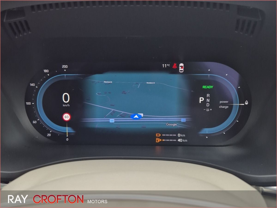 2022 Volvo XC60 - image 11