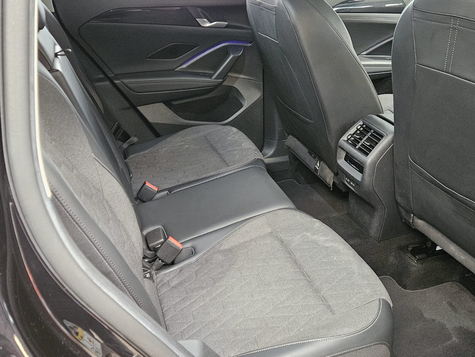 2024 Volkswagen Tiguan - image 9