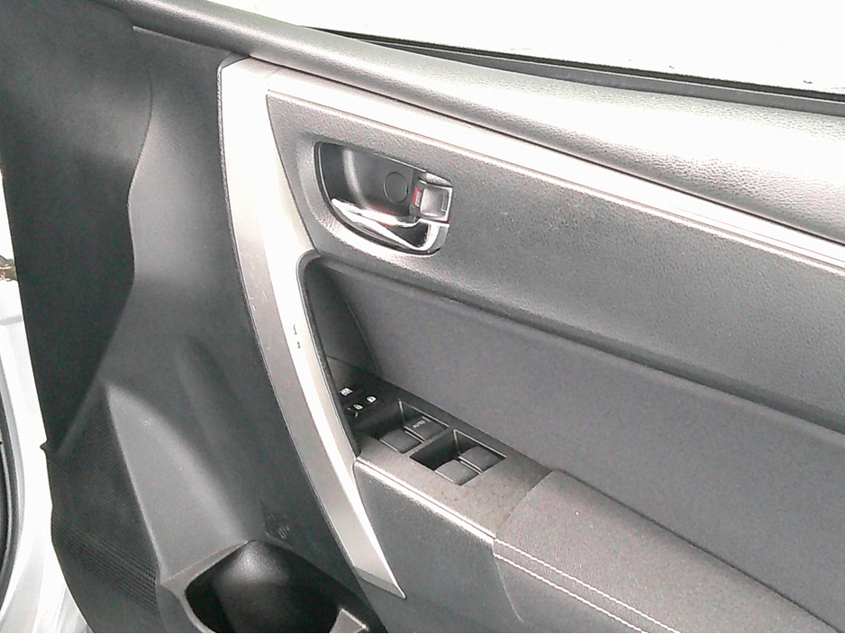 2014 Toyota Corolla - image 20