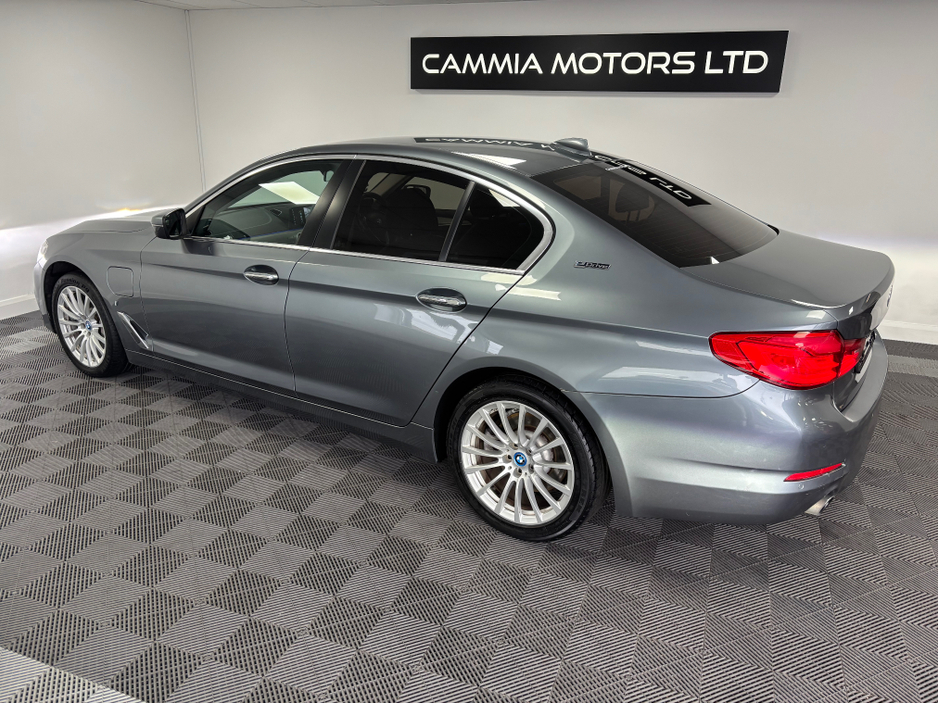 2017 BMW 5 Series - image 3