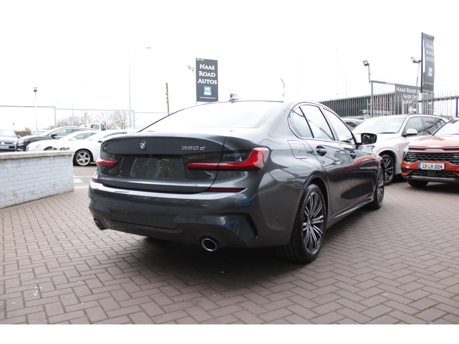 2019 BMW 3 Series - image 4