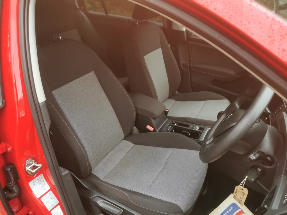 2015 Volkswagen Golf - image 20