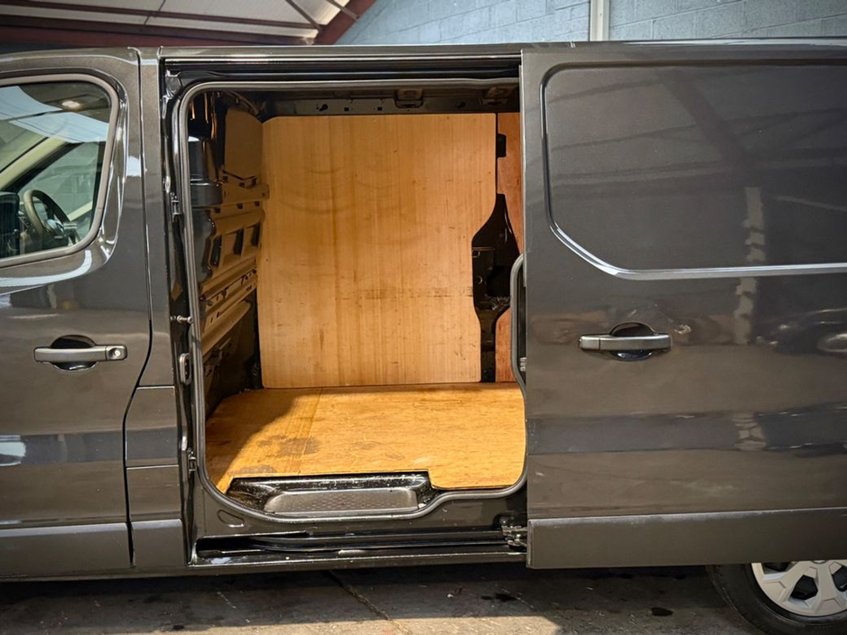 2023 Renault Trafic LL30 BUSINESS PLUS DC // LOW MILEAGE // VAT INVOICE // €20,950