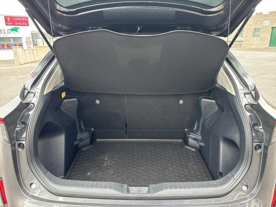 2024 Toyota Yaris Cross - image 11