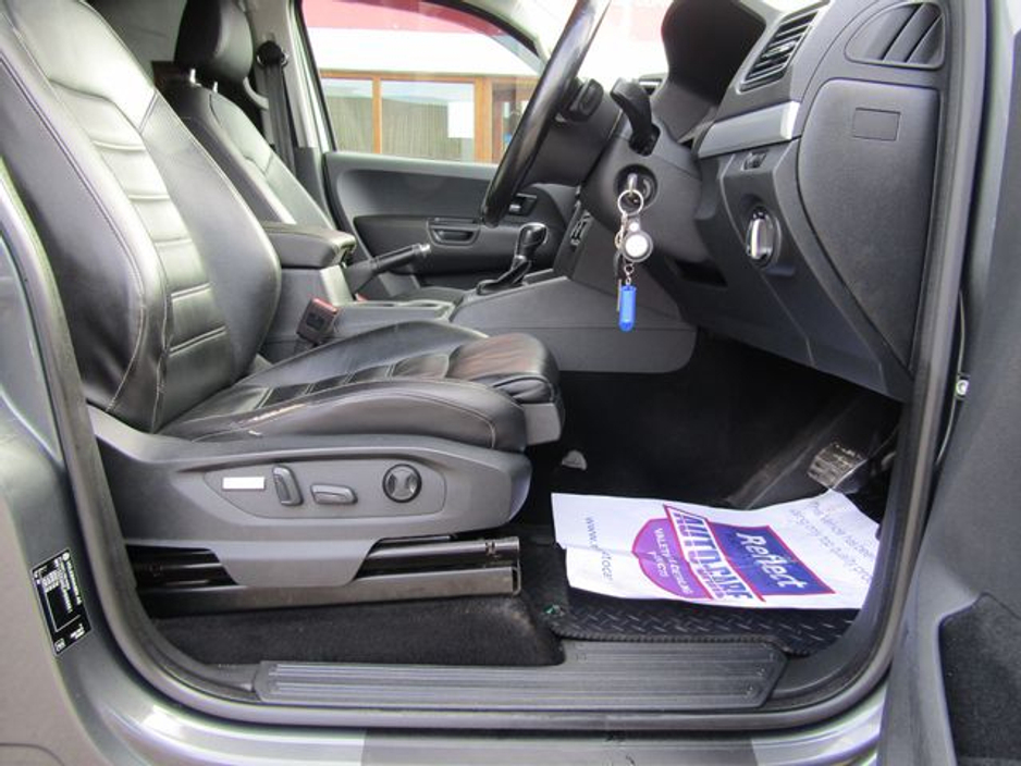 2017 Volkswagen Amarok - image 13