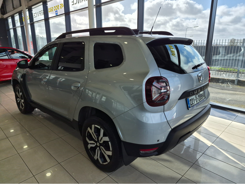 2022 Dacia Duster - image 4