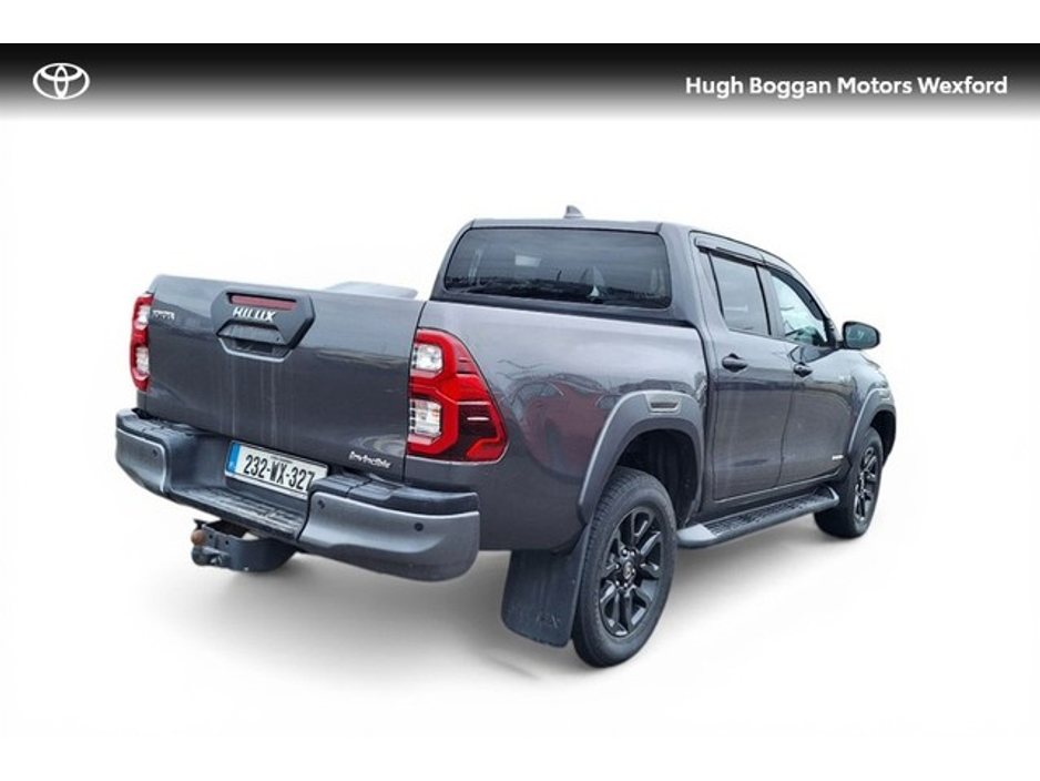 2023 Toyota Hilux - image 2