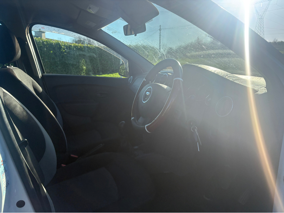 2016 Dacia Logan - image 8