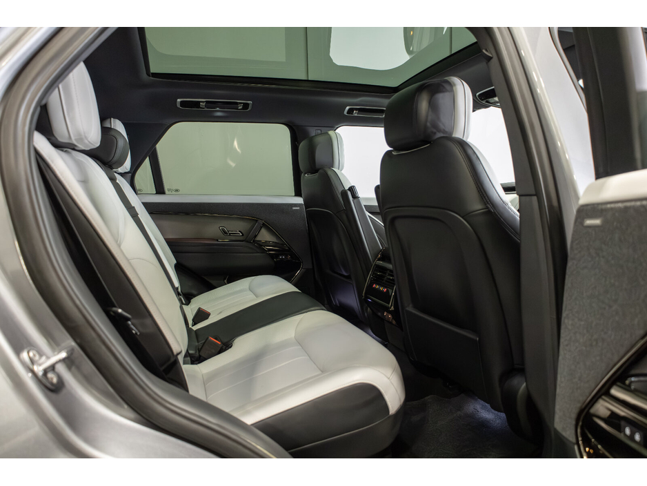 2023 Land Rover Range Rover Sport - image 12