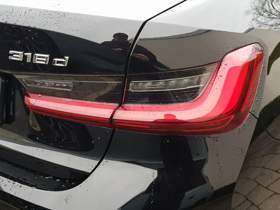 2022 BMW 3 Series 318d SE €39,995