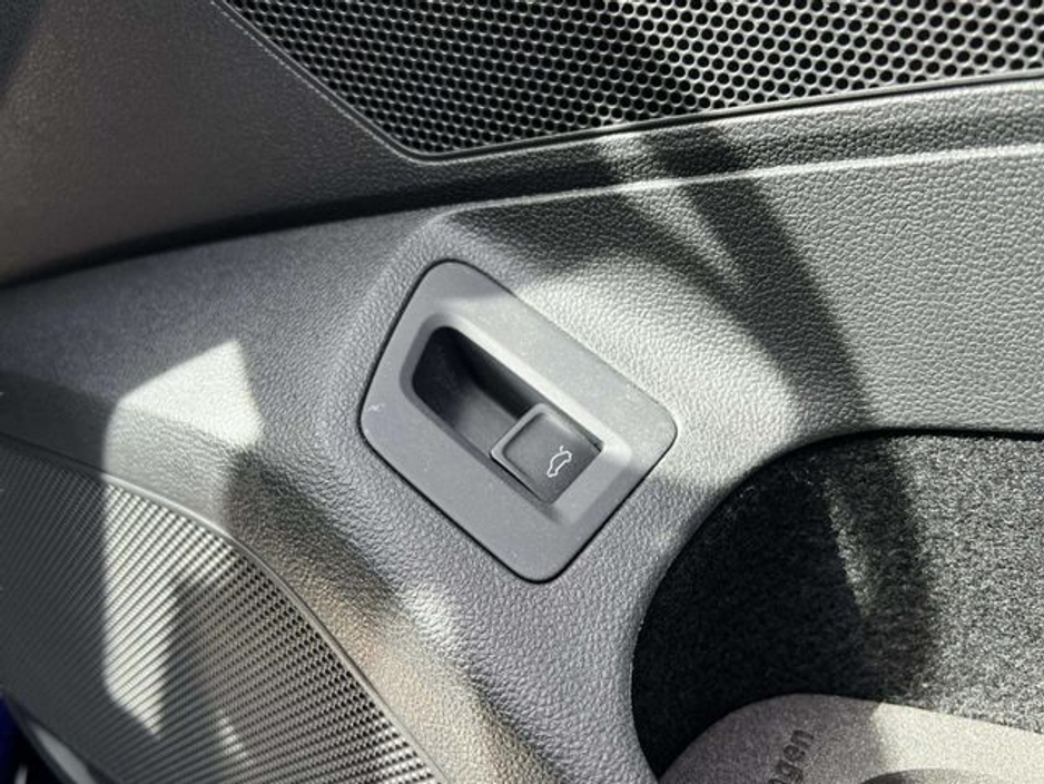 2019 Volkswagen Passat - image 26