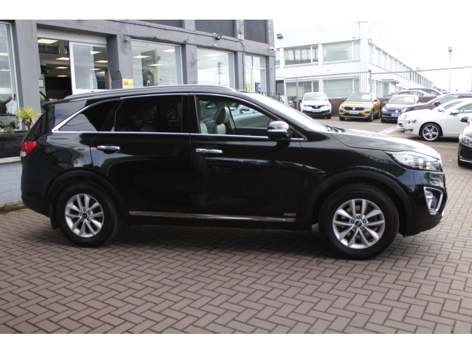 2016 Kia Sorento - image 3