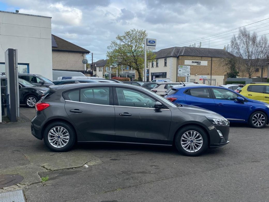 2021 Ford Focus - image 5