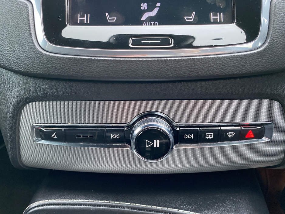 2019 Volvo XC90 - image 14