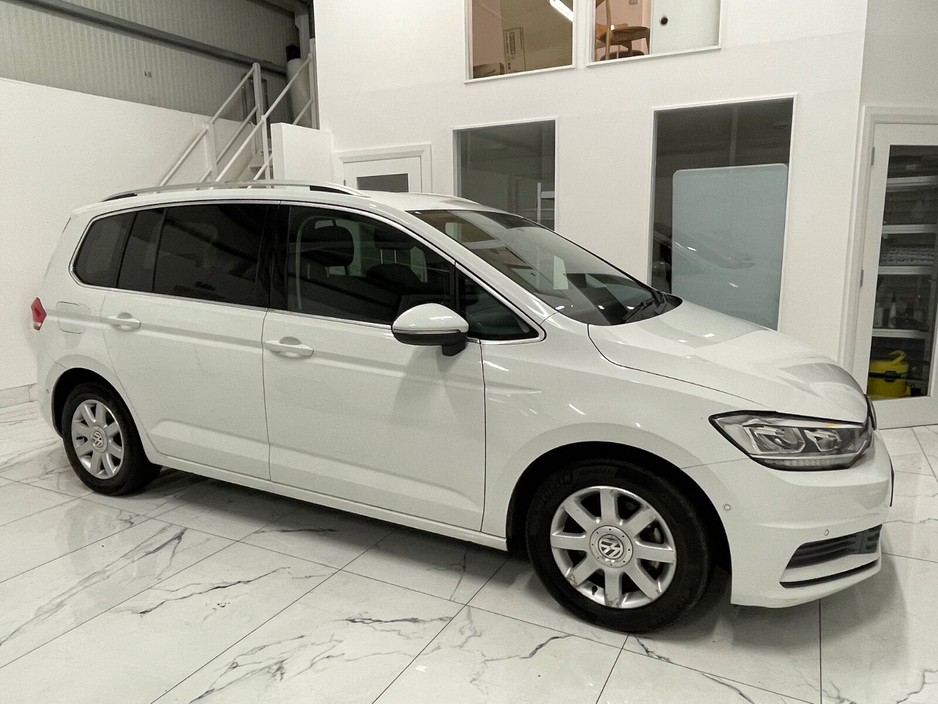 2017 Volkswagen Touran  €30,995