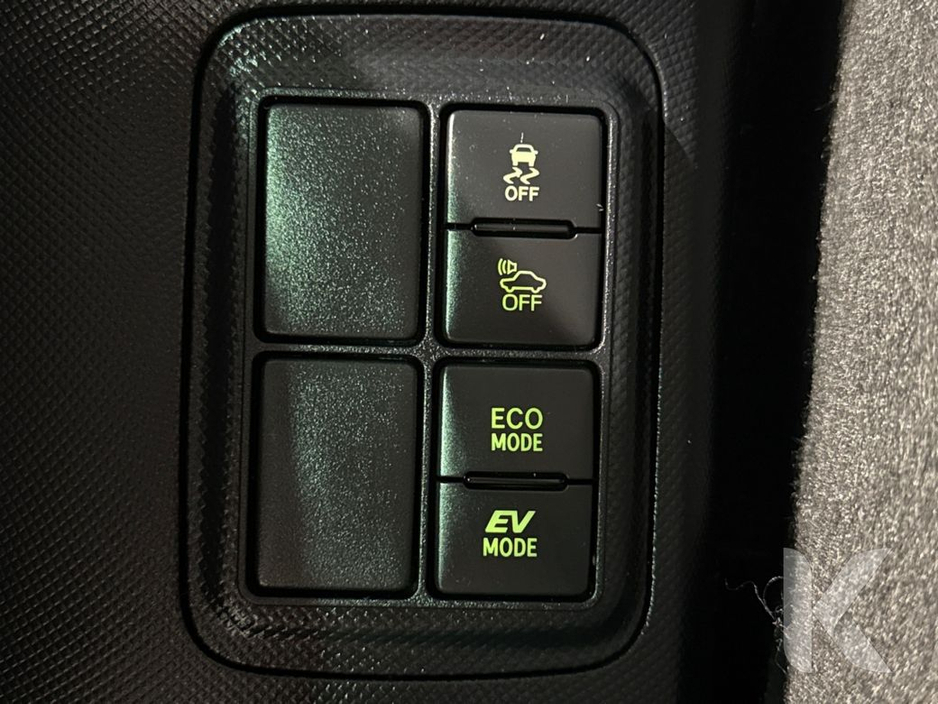 2017 Toyota Aqua - image 20