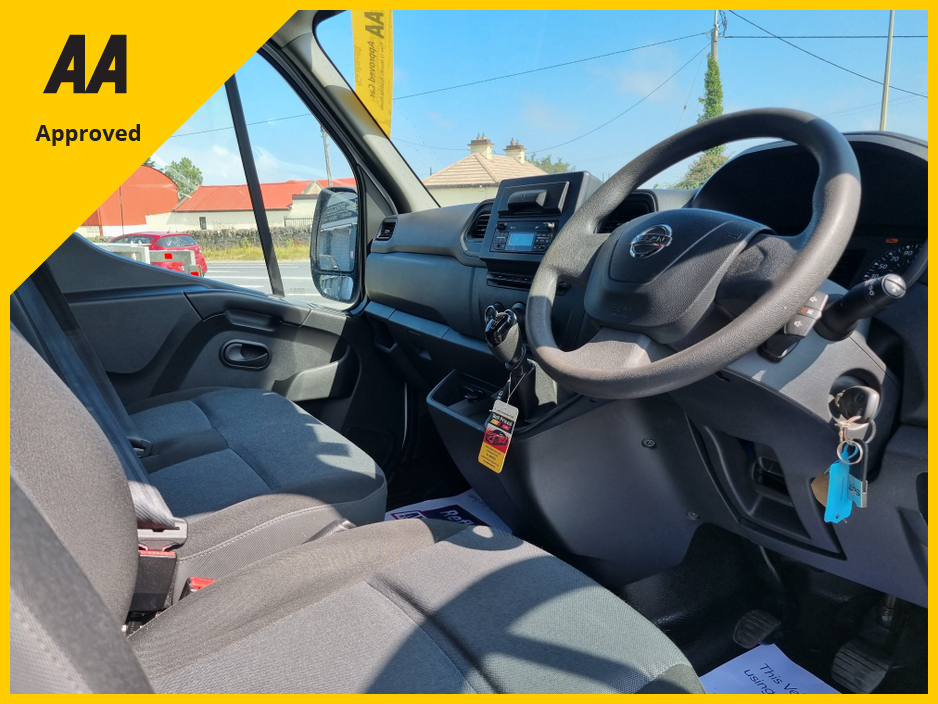 2020 Nissan NV400 - image 12