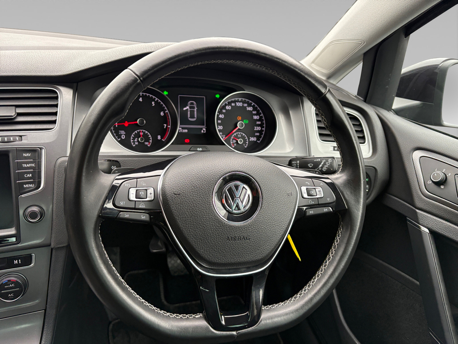 2015 Volkswagen Golf - image 12