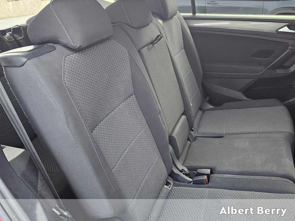 2021 Volkswagen Tiguan - image 10