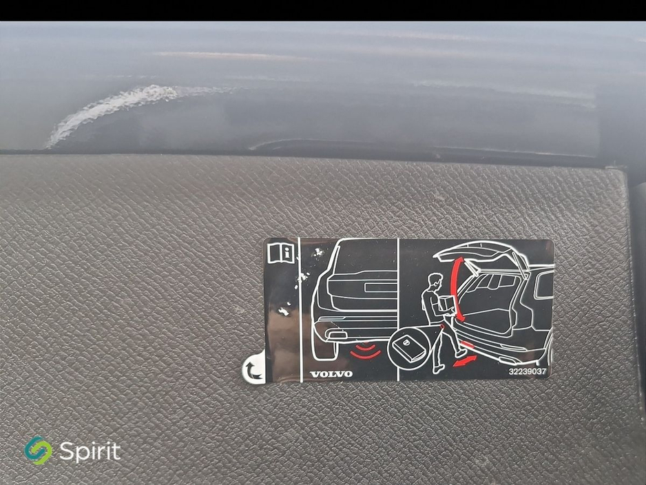 2022 Volvo XC90 - image 20