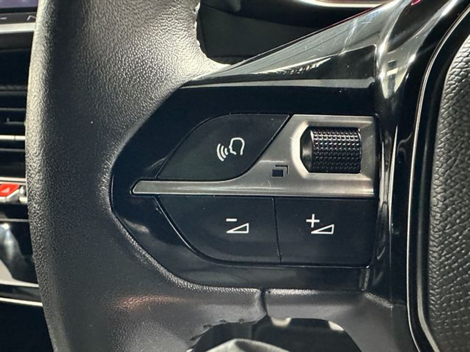 2023 Peugeot 2008 - image 16