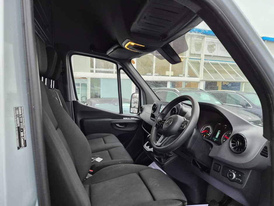 2021 Mercedes-Benz Sprinter - image 4