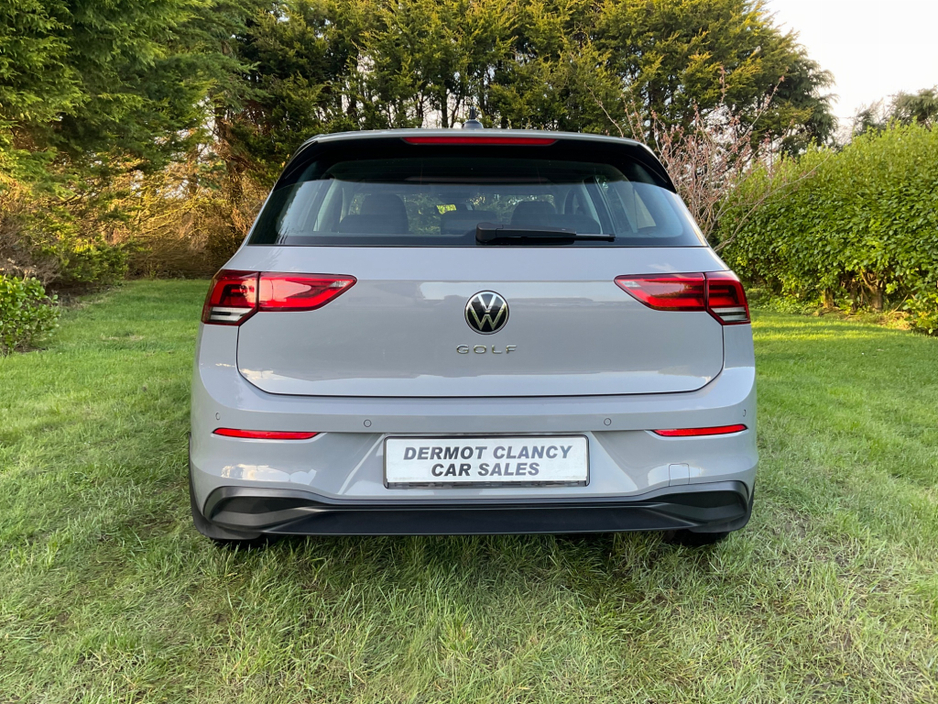 2022 Volkswagen Golf - image 16