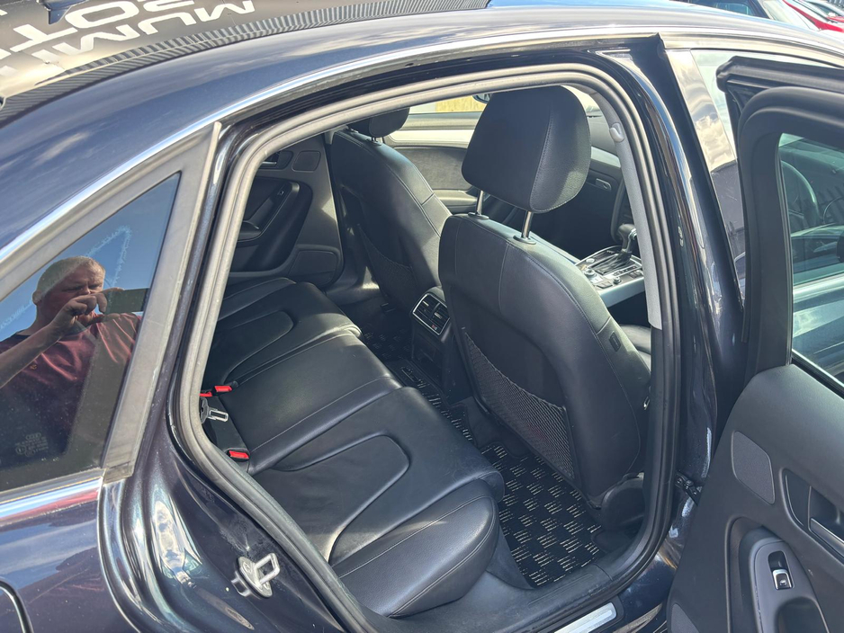 2016 Audi A4 - image 5