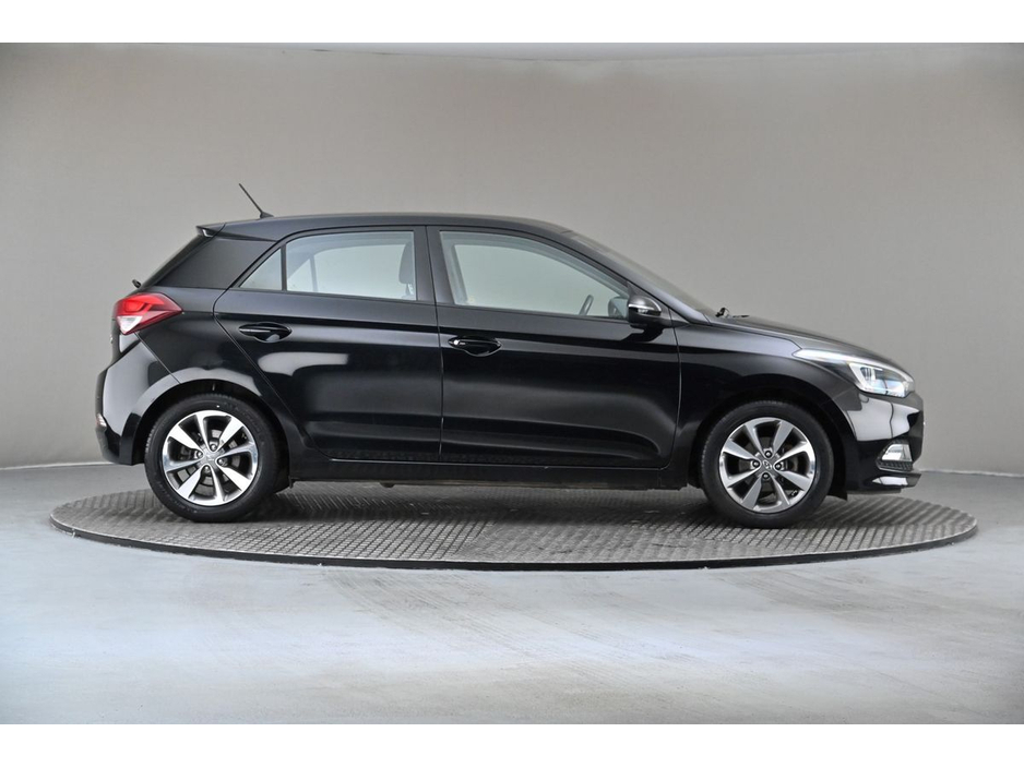 2018 Hyundai i20 - image 11