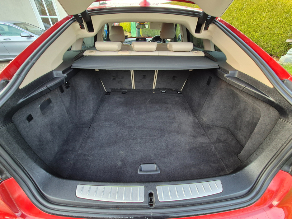 2018 BMW 3 Series - image 11