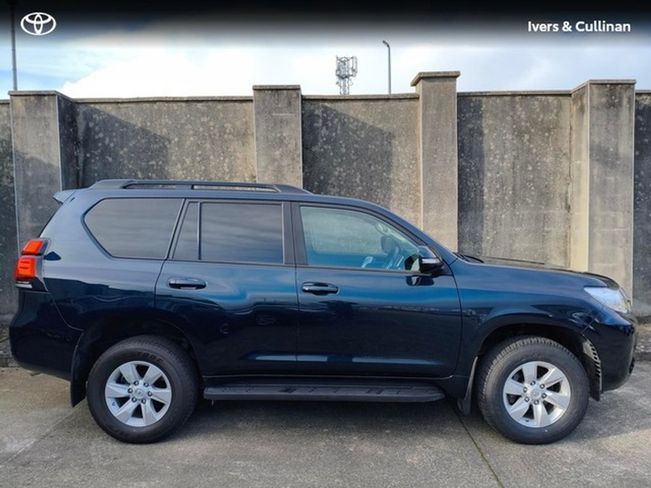 2023 Toyota Landcruiser - image 2