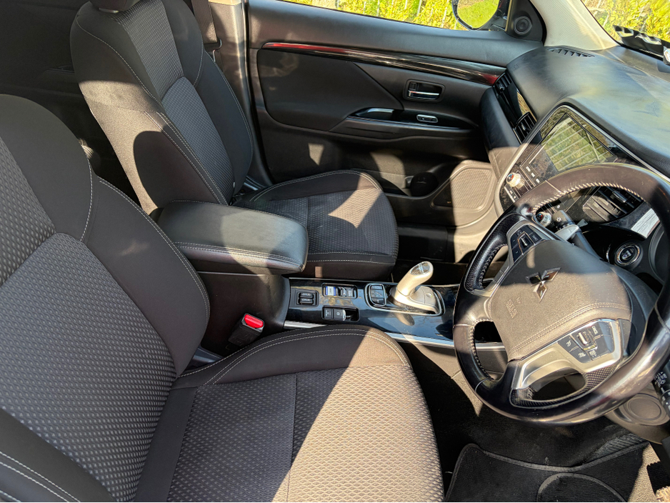 2020 Mitsubishi Outlander - image 12