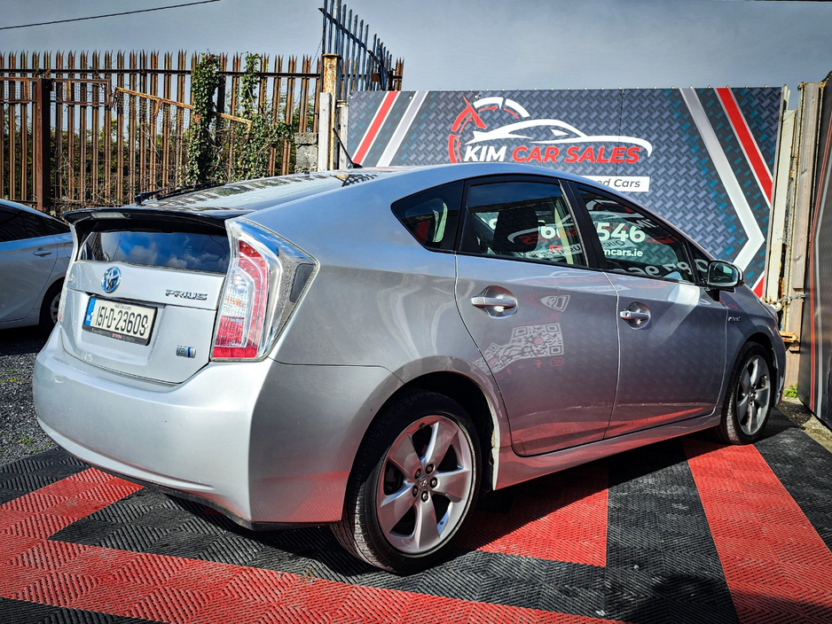 2015 Toyota Prius - image 13