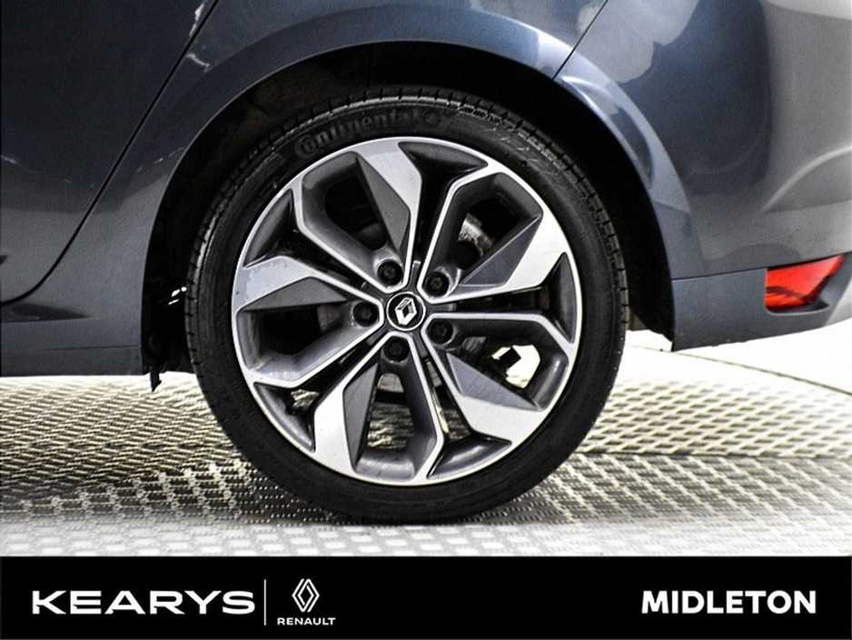 2020 Renault Megane - image 8