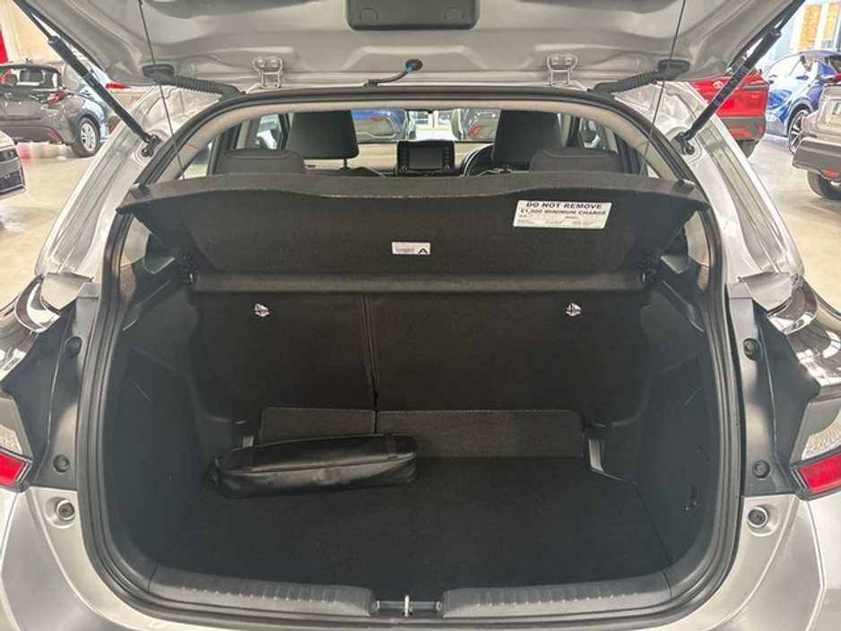 2024 Toyota Yaris - image 10