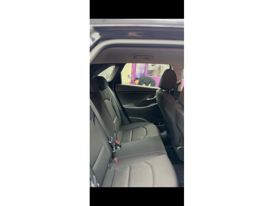 2017 Hyundai i30 - image 8