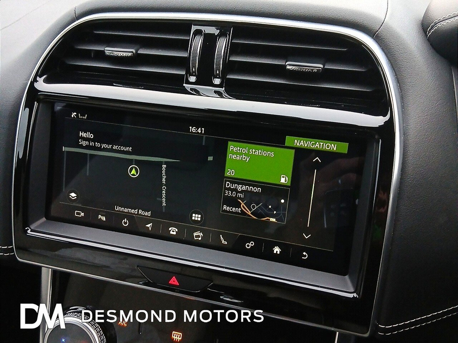 2019 Jaguar XE - image 10