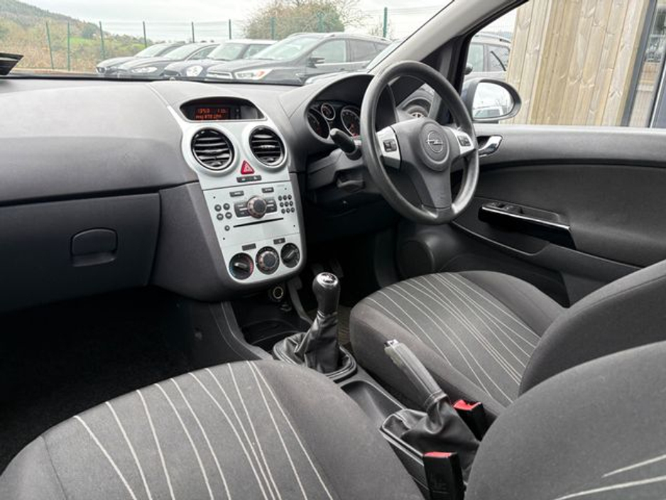 2010 Opel Corsa - image 9