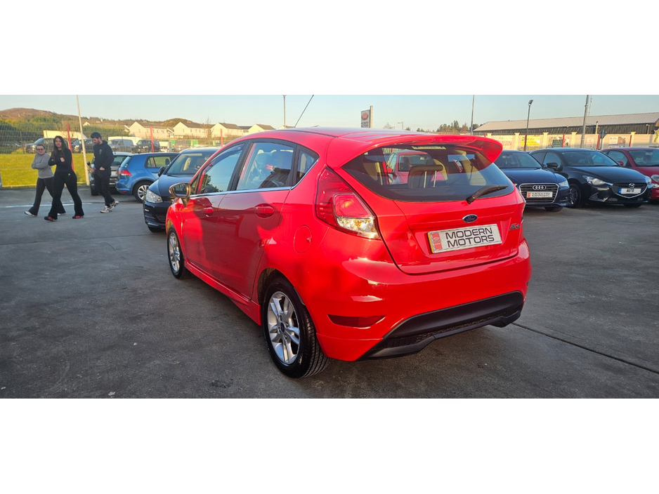 2015 Ford Fiesta - image 13