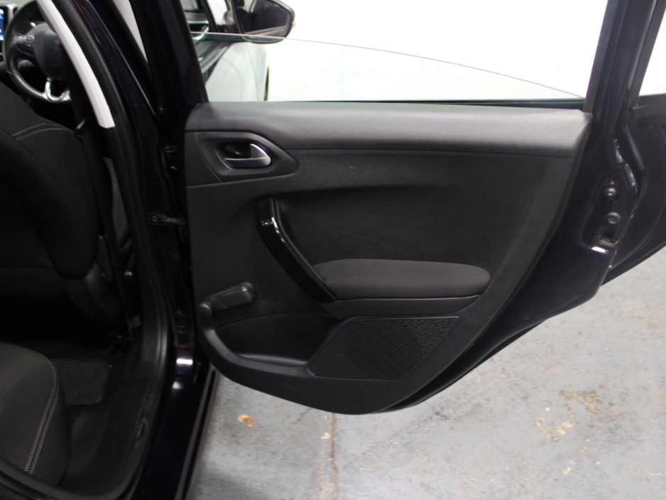 2018 Peugeot 208 - image 26