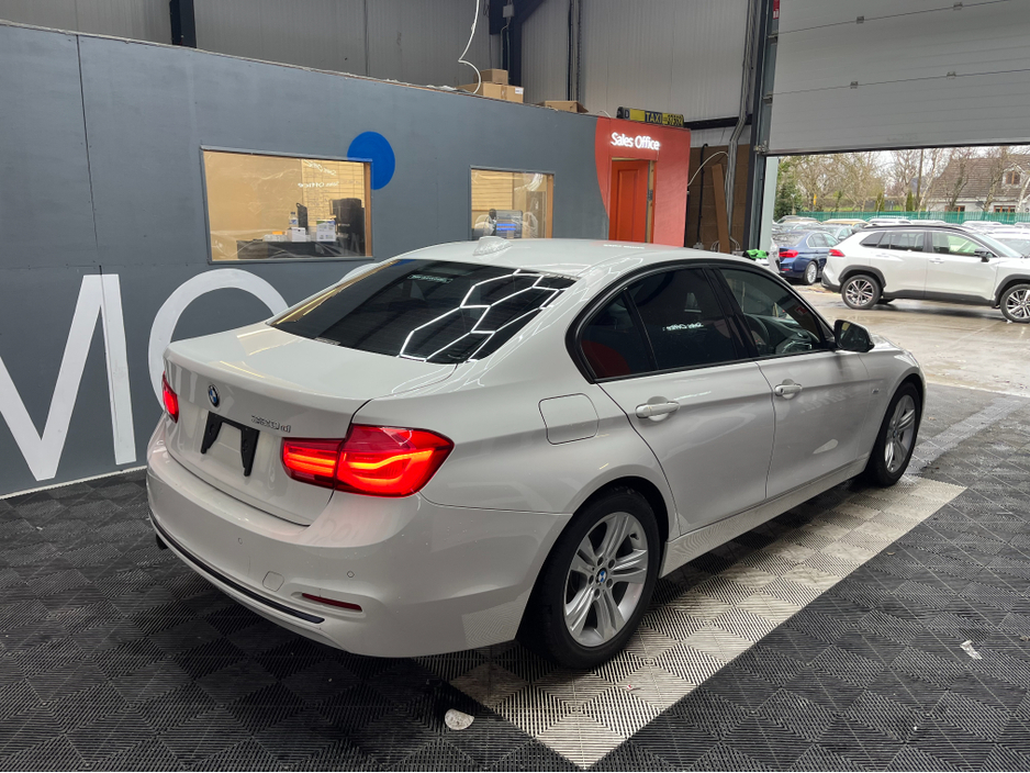 2016 BMW 3 Series - image 2