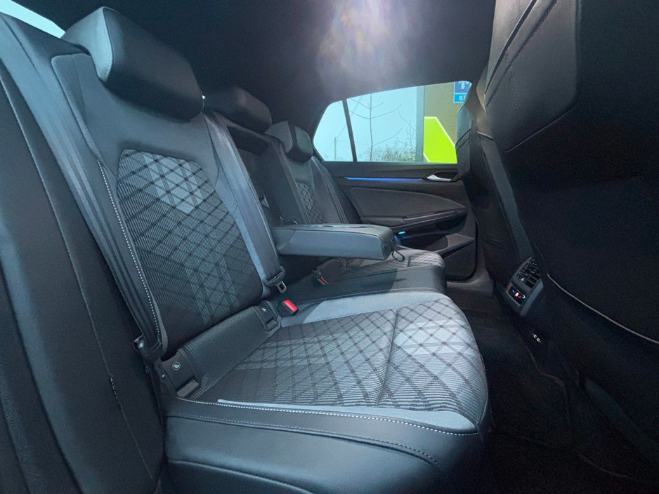 2023 Volkswagen Golf - image 11