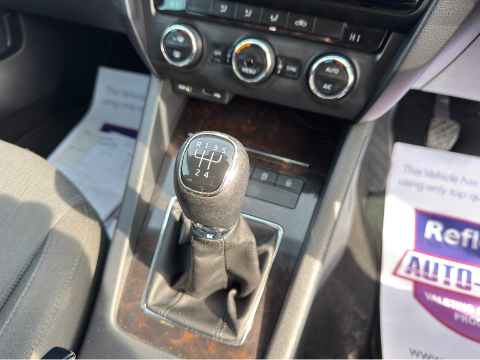 2016 Skoda Octavia - image 21