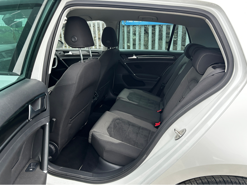 2017 Volkswagen Golf - image 12